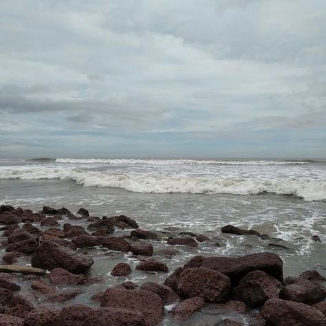 Overcast Day Aesthetic, Overcast Beach Aesthetic, Beach On A Cloudy Day, Beach Cloudy Day, Cloudy Beach Aesthetic, Rainy Beach Aesthetic, Beach Aesthetic Bedroom, Cloudy Day Aesthetic, Rainy Beach