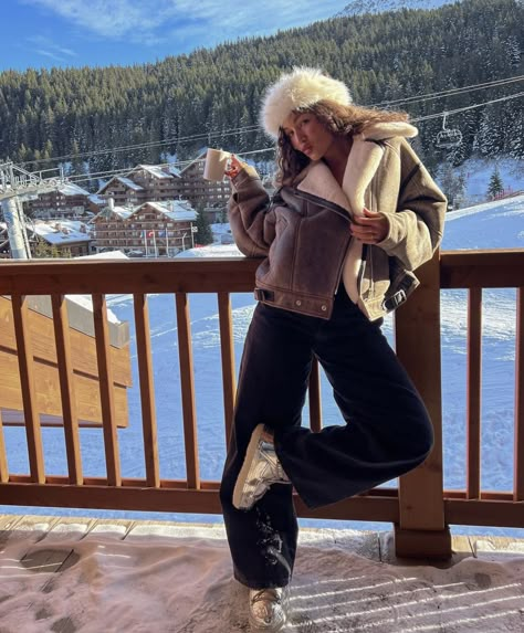 Snow Outfits Aesthetic, Ski Trip Fashion, Aspen Outfit Winter, Ski Vacation Outfits, Winter Ski Fashion, Ski Trip Outfits, Snow Boots Outfit, Banff Trip, Ski Fits