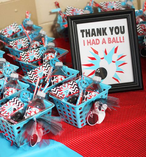 Bowling Party Favor... love the thank you sign!! And could put a "Please enjoy some SPARE treats!" signs on each favor or add it to the sign :0) It could work for sports party too. Bowling Party Themes, Bowling Party Favors, Basketball Party Favors, Kids Bowling, Celebration Decorations, Bowling Birthday Party, Bowling Birthday, Denim Party, Bowling Party