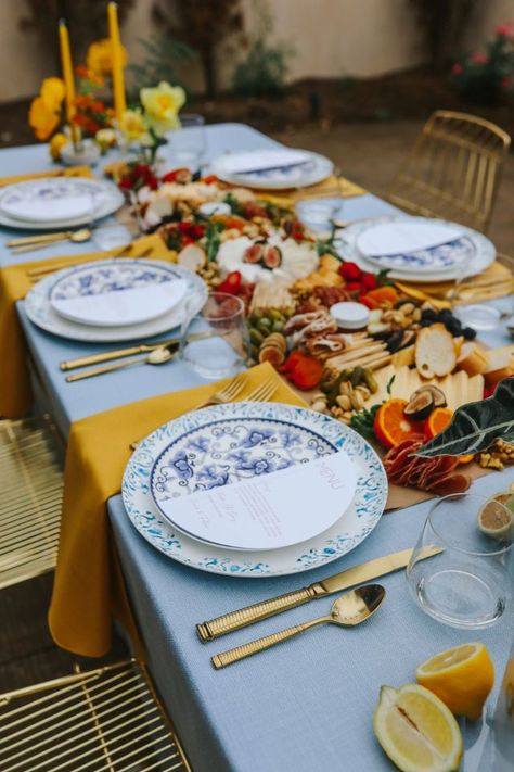 Blue and white place setting with mustard linens and gold hardware Table Settings Italian, Tuscan Wedding, Italian Table, Wedding Place Settings, Tuscan Style, Wedding Place, Italian Wedding, Italian Style, Place Settings