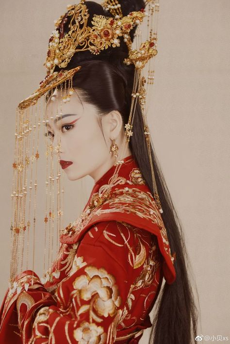 Chinese Queen, Chinese Ancient Clothing, Chinese Empress, Dress Queen, Empress Of China, Ancient Queen, Chinese Traditional Costume, Ancient Chinese Clothing, Traditional Chinese Dress