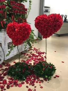 Ideas Para Decorar En San Valentin, Valentine Backdrop, San Valentine, Valentine Photo Shoot, Decoration Vitrine, Diy Valentine's Day Decorations, Diy Valentines Decorations, Valentine Photo, Valentines Party