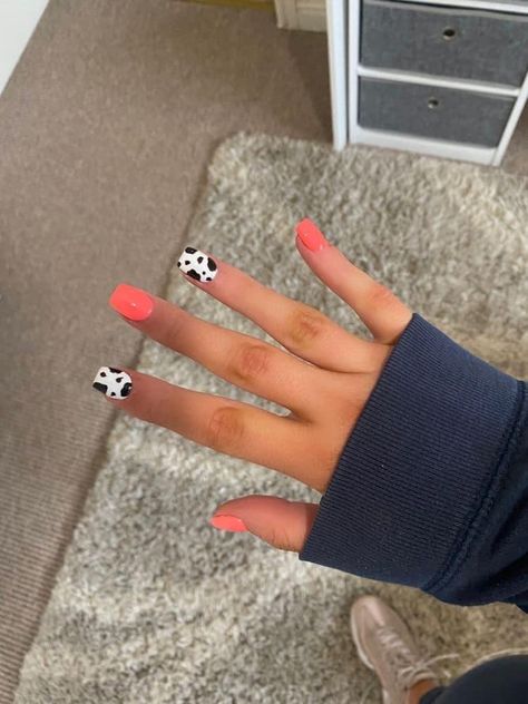 Country Nails Short Simple, Cute Nails Short Acrylic Simple, Country Nails Acrylic Short, Coffin Acrylic Nails Cow Print, Coral Cow Print Nails, Acrylic Nails Ideas Cow Print, Cute Country Nails Acrylic, Cute Nails Acrylic Cow Print, Cute Nail Designs Cow Print