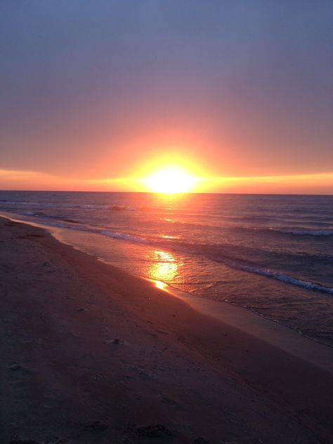 The best things in life are free!  This was tonight's sunset in Grand Bend, Ontario, Canada. Lake Huron! :D  #southcoastvibe #lakehuron #sunset #grandbend #ontario #Sunshine #waves #sand #beach #beachsunset Grand Bend Ontario, Canada Lake, Best Things In Life, Fun Life, Lake Huron, Happy Memories, Body And Soul, Ontario Canada, Beach Sunset