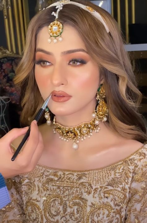 Pakistani Makeup, Brides Sister, Bride Sister, Wedding Makeup Looks, Blush Bride, Indian Bridal Wear, Sister Wedding, Bride Makeup, Modern Bride