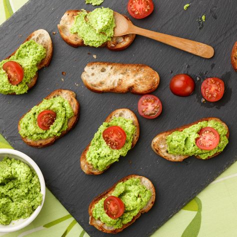 Pesto Crostini, Crostini Recipe, Pea Pesto, Crostini Recipes, Healthy Appetizer Recipes, Ciabatta Bread, Toasted Bread, Giada De Laurentiis, Healthy Appetizers