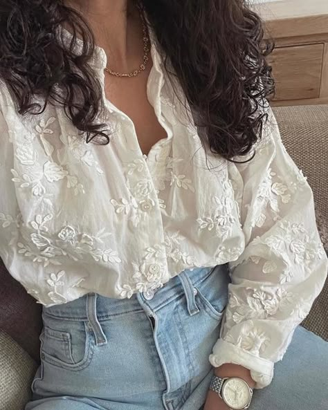 Me & Other Stories - & Other Stories - & Other Stories & Other Stories, Romantic Look Outfit, Jeans And Blouse Outfit, Soft Fashion Aesthetic, Ethereal Outfit Casual, Spring Fashion 2025, Romantic Outfit Aesthetic, Soft Classic Outfit Ideas, White Button Up Shirt Outfit