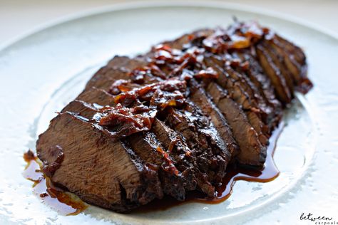 Caramelized French Roast: The Only Roast You’ll Ever Need on Pesach People say that this is their favorite roast ever. But we save it and savor it on Pesach. Nice To Meat You, Shabbat Dinner, Lifestyle Website, French Roast, Passover Recipes, Roast Recipe, Kosher Recipes, Roast Recipes, Gift Guides