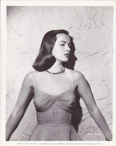 Ella Raines, Noir Movie, S Girl, Hollywood Boulevard, Vintage Everyday, Classic Actresses, Actrices Hollywood, Hollywood Walk Of Fame, Old Hollywood Glamour