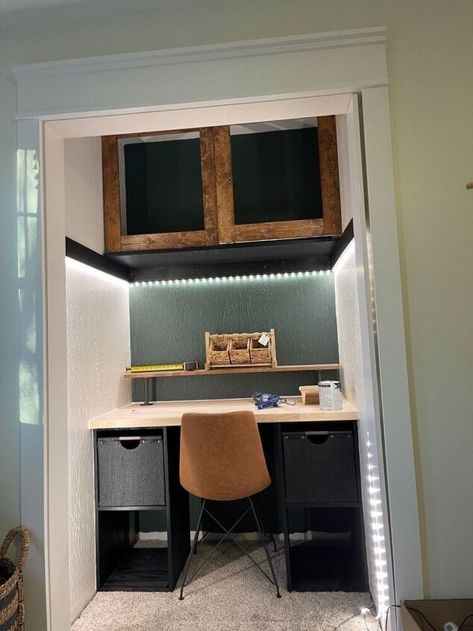 Easy home office idea for small spaces. Check out this cloffice ideas room closet, if you have a spare guest bedroom or your older kids have left the nest, turn a closet into a small home office. Cloffice Ideas Room Closet, Gaming Closet, Cloffice Ideas, Small Space Hacks, Home Office Closet, House Beautiful Magazine, Closet Office, Storage Cube, Diy Porch