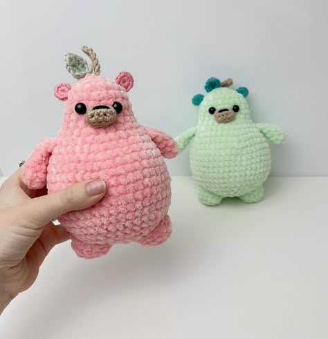 Crochet Pear, Toys Quotes, Crocheted Stuffed Animals, Cute Crochet Ideas, Crochet Stuffies, Crochet Stuffed Animals, Crochet Bear Patterns, Amigurumi Knitting, Easy Crochet Animals