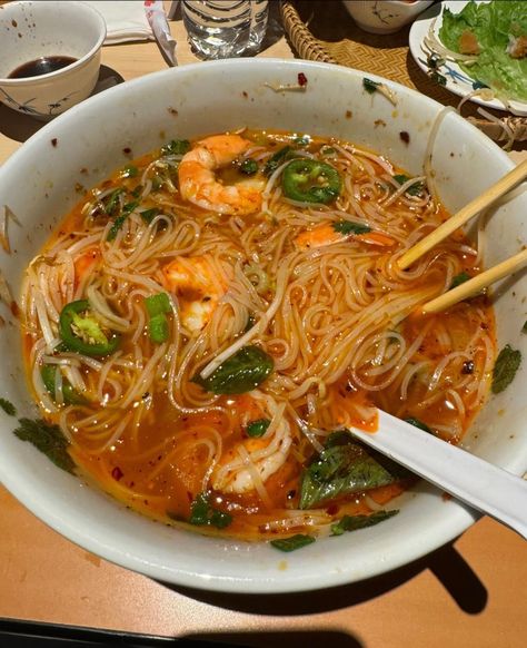 Better Gut Health, Pho Noodles, Soul Food Dinner, Food Babe, Healthy Food Dishes, Food Therapy, Healthy Food Motivation, Healthy Lifestyle Food, Yummy Comfort Food