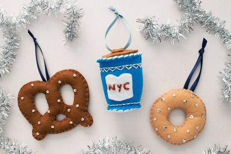 Learn how to make DIY felt ornaments with a New York City food theme, including a pretzel, bagel and NYC coffee cup. Pretzel Bagel, Nyc Coffee Cup, Felt Food Ornaments, Diy Felt Ornaments, Nyc Ornament, New York City Food, Felt Ornaments Diy, Nyc Coffee, Clear Christmas Ornaments