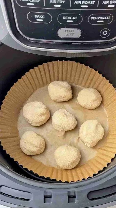 Air Fryer, Low-Carb Cinnamon Donut Balls: Quick & Easy Dessert Keto Air Fryer Recipes Low Carb Dessert, Gluten Free Air Fryer Donut Recipes, Cookie In Air Fryer, Bariatric Air Fryer Recipes, Keto Air Fryer Recipes Low Carb, Keto Donuts Low Carb, Air Fryer Donut Recipes, Low Calorie Air Fryer, Air Fryer Keto Recipes