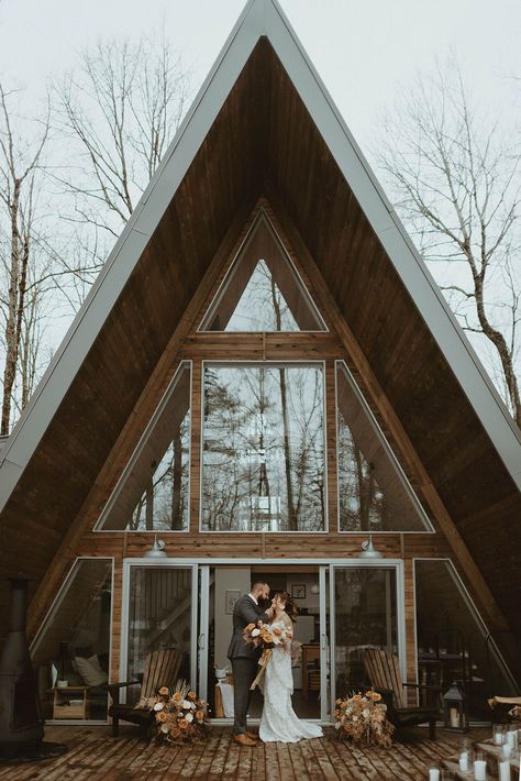 Cabin Elopement Styled Shoot by Danielle Aisling - AM Floral Studio Ontario Elopement, Toronto Sunset, Retro Cabin, Mountain Wedding Dress, Retro Wedding Inspiration, Cabin Elopement, Elopement Styled Shoot, 70s Wedding, Wedding Retro