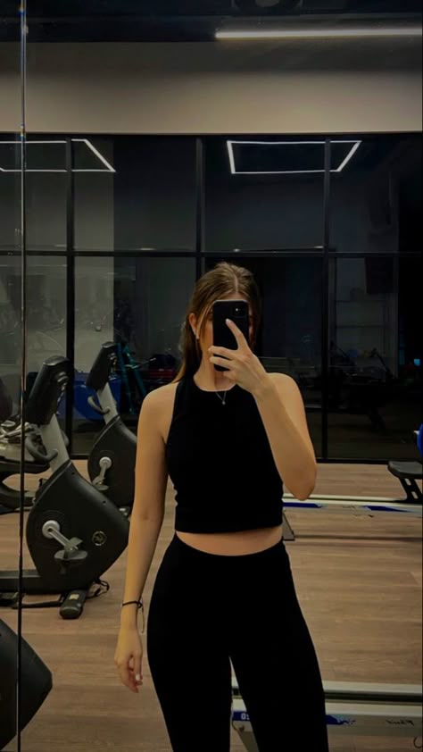 Weight Gain Pictures For Vision Board, Aesthetic Exercise Pictures, Gain Weight Aesthetic, Weight Gain Vision Board, Female Gym Outfits, Weight Gain Aesthetic, Gym Mirror Selfie Female, Gym Selfie Aesthetic, Workout Aesthetic Photography