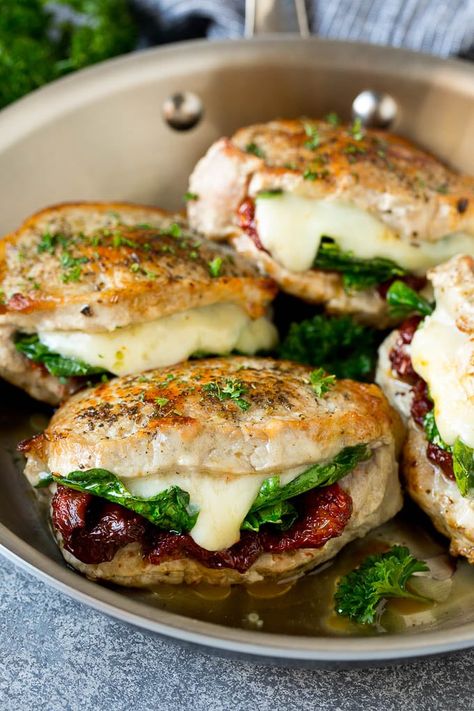 Stuffed pork chops filled with sun dried tomatoes, spinach and cheese in a skillet. Healthy Pork Chops, Healthy Pork Chop Recipes, Best Pork Chop Recipe, Dinner Ideas For Two, Boneless Pork Chop Recipes, Stuffed Pork Chops, Healthy Pork, Pork Chop Dinner, Stuffed Pork