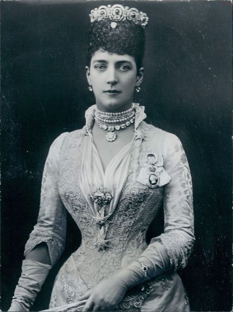 Vintage Photography: Alexandra of Denmark - Princess of Wales, Mids 1880s - She was later queen-empress consort as the wife of King Edward the VII of the United Kingdom - found at http://retro-vintage-photography.blogspot.com/2011/06/pss-alexandra-of-wales-mids-1880s.html# Maud Of Wales, Portraits Women, Norwegian Heritage, Princess Alexandra Of Denmark, Alexandra Of Denmark, Queen Consort, Queen Alexandra, King George V, John Brown