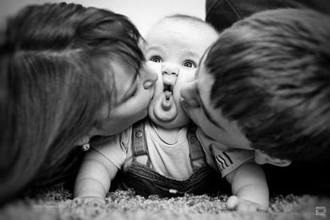 too cute Month Pictures, Baby Fotografie, Family Picture Ideas, Foto Baby, Foto Tips, Baby Photo Ideas, Say Cheese, Family Photo Ideas