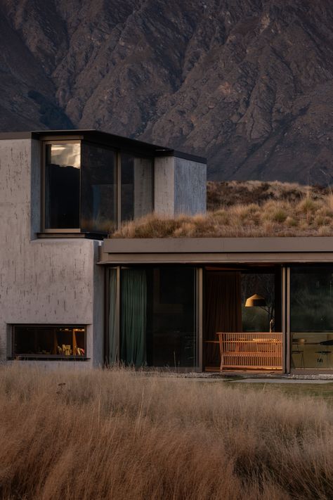 Architectural Design Inspiration | Matagouri by Fearon Hay Architects Concrete Siding, New Zealand Houses, New Zealand South Island, Metal Siding, Renzo Piano, Mountain Home, Green Roof, Mountain View, Glass Wall