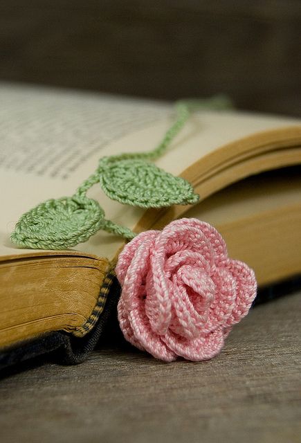 Crocheted Pink Rose Bookmark by Joyous Treasures, via Flickr Rose Bookmark, Crochet Puff Flower, Crochet Bookmark Pattern, Flower Bookmark, Crochet Vintage, Crochet Bookmarks, Crochet Diy, Crochet Rose, Crochet Books