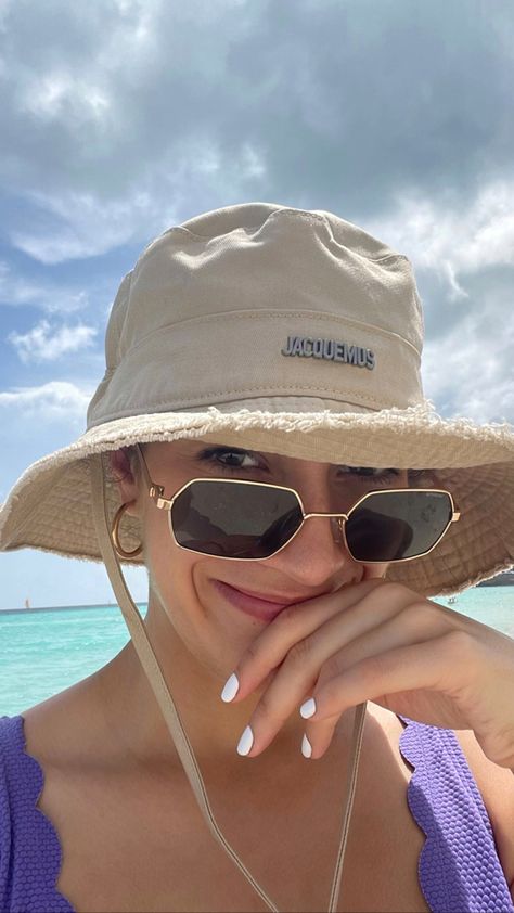 Jacquemus gorro Jacquemus Hat Outfit, Jaquemus Hat, Hat Jacquemus, Thailand Fits, Jacquemus Hat, Hat Outfit Summer, Hat Outfit, 30th Bday, Instagram Photo Editing