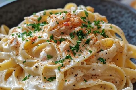 Crab Fettuccine Alfredo Red Lobster Alfredo Sauce Recipe, Crab Fettuccine Alfredo, Crab Fettuccine, Crab Alfredo, Seafood Alfredo, Fettuccine Alfredo Recipe, Creamy Alfredo Sauce, Pasta Recipes Alfredo, Fettuccine Alfredo Recipes