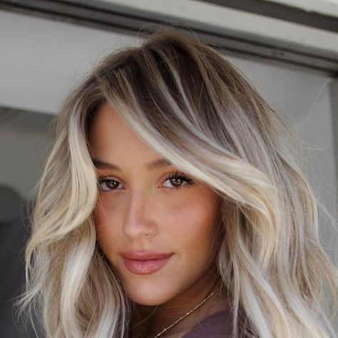 Highlights With Dark Roots, High Contrast Hair, Foilayage Hair, Natural Blonde Highlights, Blonde Foils, Growing Out Hair, Chunky Highlights, Hair Magic, Blonde With Dark Roots