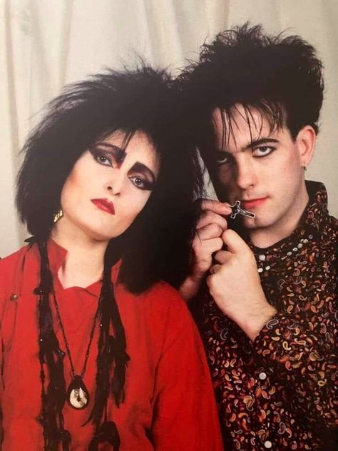 Siouxsie Sioux and Robert Smith Siouxsie Sioux, Robert Smith, Post Punk, Sioux, Hair And Makeup, The History, History, Makeup, Hair