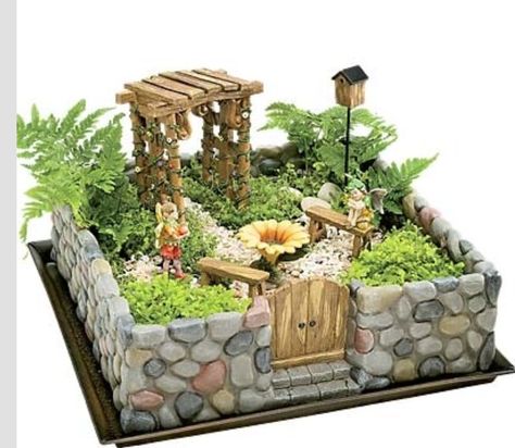 F Kaktus Dan Sukulen, Fairies Garden, Fairy Village, Fairy Garden Designs, Fairy Garden Crafts, Fairy Homes, Faeries Gardens, Fairy Stuff, Fairy Furniture