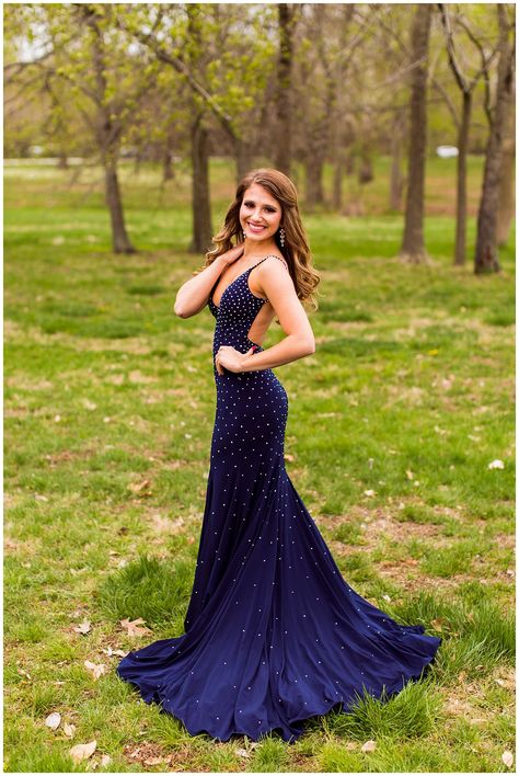 High School Prom Dress, Prom Pictures Couples Black, Country Prom, Prom Photography Poses, School Formal Dresses, Homecoming Poses, Prom Pictures Couples, Prom Picture Poses, Pictures Couples