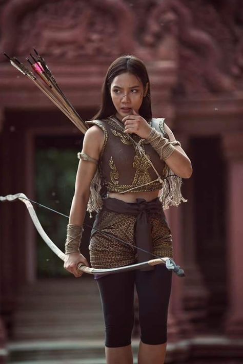 Woman Bow And Arrow, Archer Pose, Archery Poses, Archery Women, Life Drawing Reference, Warrior Women, Female Armor, Female Pose Reference, Body Reference Poses