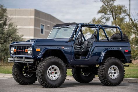 Ford Bronco Convertible, Bronco Convertible, Ford Bronco Custom, Bronco Custom, Old Bronco, Truck Accessories Ford, Hemi Cuda, Classic Bronco, Early Bronco