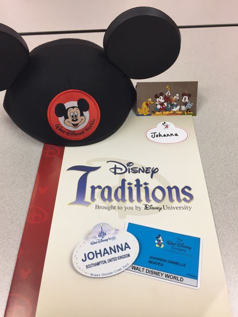 Easy Disney Crafts, Crafts To Sell Ideas, Disney Careers, Disney World Cast Member, Disney University, Disney College, Tema Disney, Disney College Program, Disney Cast Member