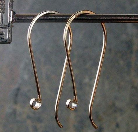 Wire Earrings Handmade, Diy Wire Earrings, Wire Tutorials, Jewelry Hooks, Wire Diy, Wire Wrapped Jewelry Tutorials, Hanging Beads, Hammered Earrings, Earring Wires