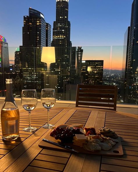 City High Rise Apartment, Rich Los Angeles Aesthetic, Los Angeles Date Night, Los Angeles Rich Aesthetic, Los Angeles Apartment Aesthetic, Rich Aesthetic New York, Los Angeles Penthouse Luxury, Los Angeles Apartments Luxury, Rich New York Life Aesthetic