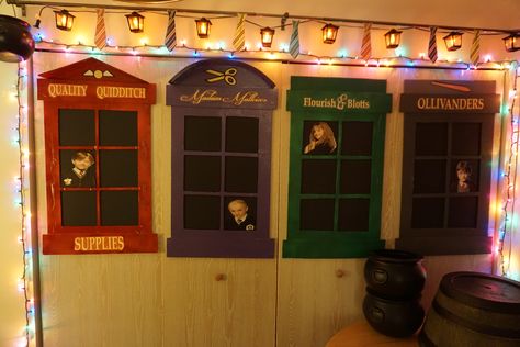 Diagon Alley Shops Diagon Alley Party Decor, Diagon Alley Diy Cardboard, Harry Potter Diagon Alley Diy, Diagon Alley Shops Signs, Diagon Alley Decorations, Diy Diagon Alley Shops, Quidditch Decor, Diy Diagon Alley, Diagon Alley Aesthetic