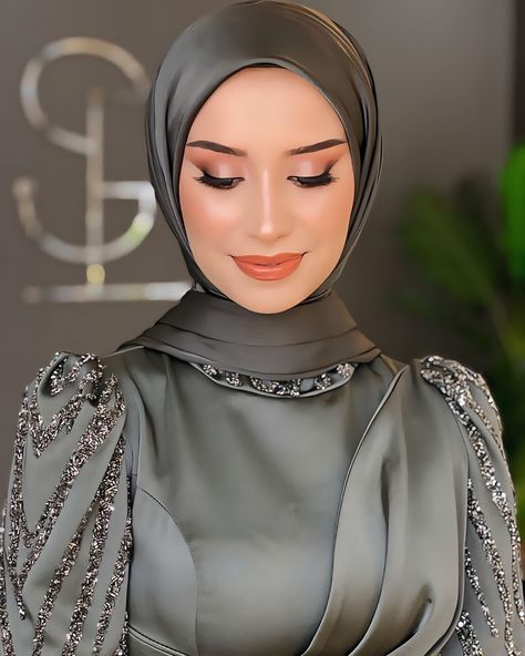 Dream Wedding Ideas, Bride Hijab, Hijabi Brides, Turban Tutorial, Muslim Brides, Muslim Dresses, Couple Wedding Dress, Hijab Bride, Arabian Beauty