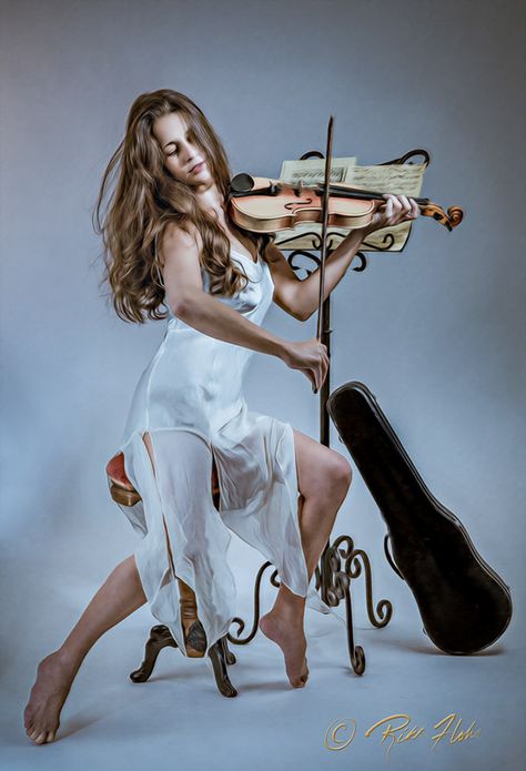 Violinist Photography, Playing The Violin, Violin Art, Musician Photography, The Violin, Musical Art, Music Images, Music Photo, Violinist