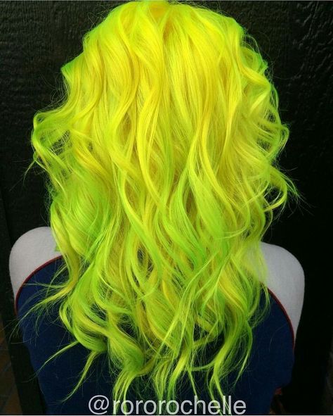 Neon Green Hair Color, Neon Yellow Hair, Yellow Hair Dye, Neon Hair Color, Green Hair Color, Neon Green Hair, Trendy We Fryzurach, Yellow Hair Color, Neon Hair