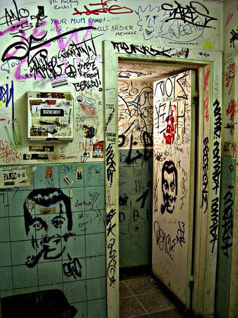 Bathroom Graffiti, Bathroom Stall, Street Graffiti, Mötley Crüe, Grunge Photography, Street Art Graffiti, Dark Anime, Graffiti Art, Dance Videos