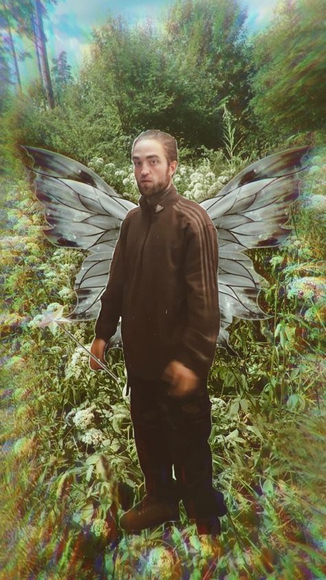 Robert Pattinson Lockscreen, Fairy Core Men, Meme Fairy, Robert Core, Robert Pattinson Funny, Robert Pattinson Wallpaper, Robert Pattinson Meme, Funny Lock Screen, Robert Pattinson Dior