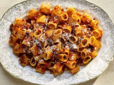 33 Simple Yet Stunning Pasta Recipes Perfect for Family Dinners Pork Jowl, Vegetarian Lasagne, Winter Pasta, Arugula Pasta, Rigatoni Recipes, Turkey Tetrazzini, Oven Roasted Tomatoes, Fennel Sausage, Recipes Italian