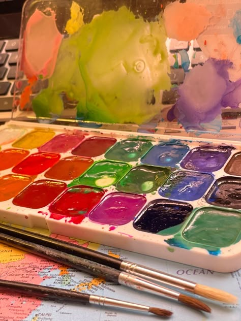 Artist Aesthetic Watercolor, Messy Colorful Aesthetic, Art Colorful Aesthetic, Watercolor Paint Aesthetic, Colorful Artsy Aesthetic, Bright Artsy Aesthetic, Artist Aesthetic Colorful, Watercolor Pallet Aesthetic, Artkid Aesthetic