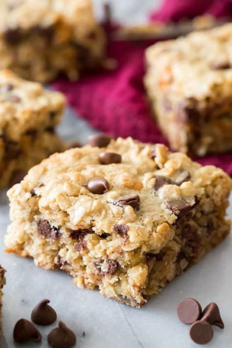 Oatmeal Cookie Bars Recipes, Oat Slice, Oatmeal Cookie Bars, Chocolate Chip Bars, Bars And Cookies, Oatmeal Cookie, Oatmeal Chocolate, Oatmeal Bars, Cookie Bar