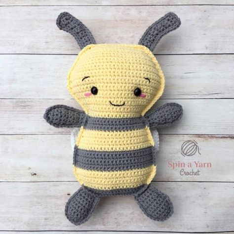 Download Ragdoll Bumble Bee Amigurumi Pattern (FREE) Bee Free, Crochet Bee, Amigurumi Free Pattern, Crochet Blanket Patterns, Crochet Dolls, Crochet Animals, Stuffed Toys Patterns, Cute Crochet, Crochet Designs