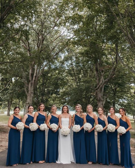 Spanish Wedding Bridesmaids Dress, Navy Bridesmaid Dresses With Groomsmen, Navy Blue Beach Wedding, Bridesmaid Dresses Navy, Navy And White Wedding, Navy Blue Bridal Party, Navy Bridal Party, Dark Blue Bridesmaid Dresses, Navy Wedding Theme