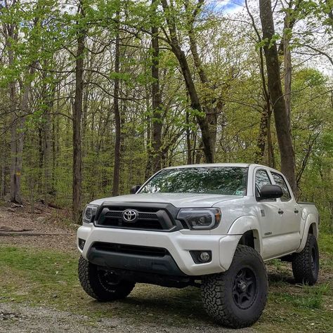 2nd generation Toyota Tacoma - Super White - black grill and LED headlights. Tacoma Truck Aesthetic, Toyota Tacoma Aesthetic, White Tacoma, 2024vision Board, Toyota Tacoma Black, Lifted Tacoma, 2nd Gen Tacoma, Toyota Tacoma Sport, 2013 Toyota Tacoma