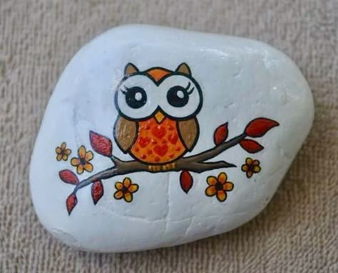 Caillou Roche, Rock Painting Tutorial, Painted Rock Animals, Diy Rock Art, Stone Art Painting, Art Pierre, Painted Rocks Kids, Rock And Pebbles, Painted Rocks Craft