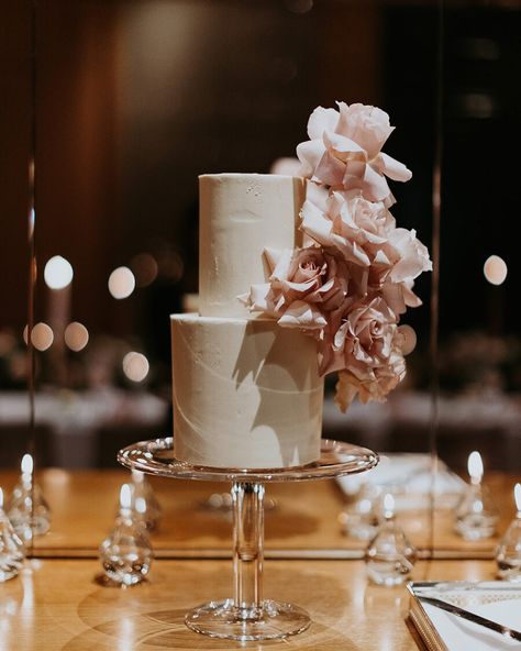 Your. Wedding. Cake. Doesn’t. Have. To. Be. White //⁠ ⁠ London based wedding cake designer Vaani of @sugarplumbakeskingston lovingly creates sculptural masterpiece wedding cakes that are full of personality and comparable to artistic (edible) architecture.⁠ ⁠ ⁠ Traditionally, couples would celebrate their wedding day with a white wedding cake, typically a three tiered rich fruitcake covered in almond paste and icing... @sugarplumbakeskington has levelled up the idea of a ‘traditional’ wedding... Edible Architecture, Stack Cake, How To Stack Cakes, Almond Paste, White Wedding Cake, Wedding Cake Designs, Nyc Wedding, Fruit Cake, Traditional Wedding